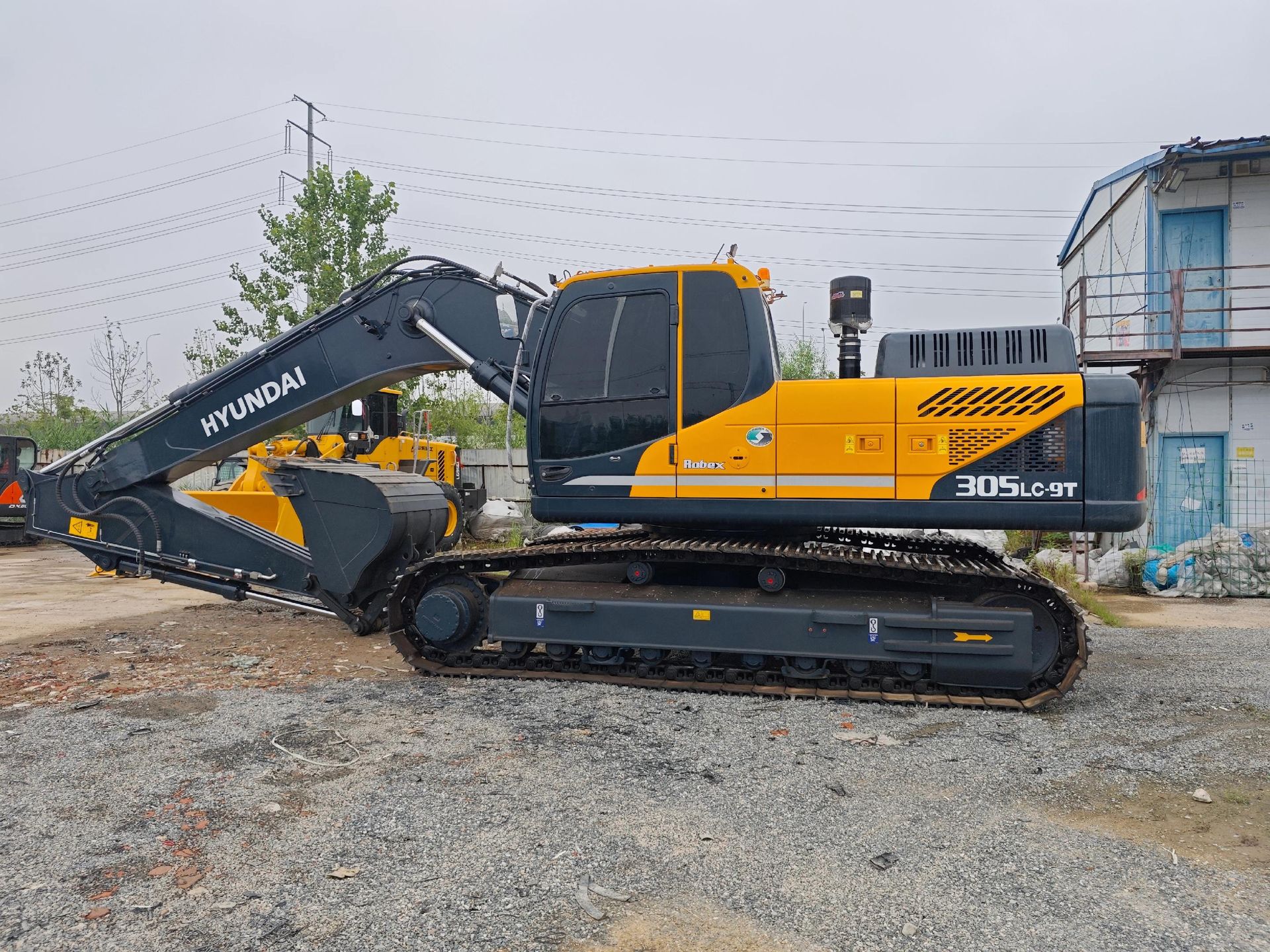 HYUNDAI 305LC-9T excavator HYUNDAI 305LC-9T excavator - Image 1