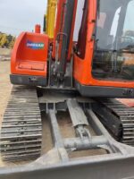 Doosan DX75 excavator - Image 4