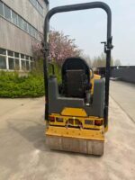 Caterpillar CB14B tandem roller - Image 4