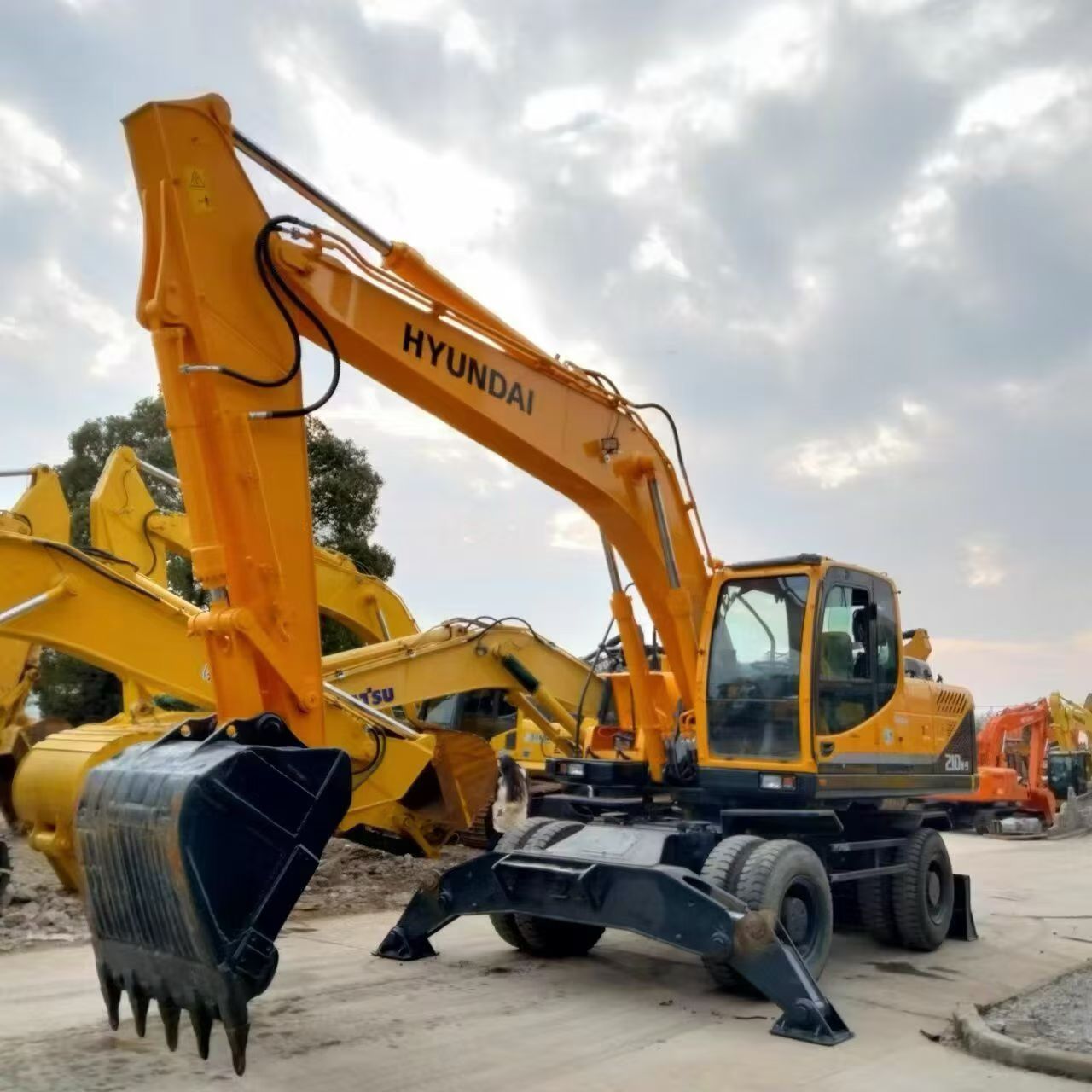 HYUNDAI 210W-9 wheel excavator HYUNDAI 210W-9 wheel excavator - Image 1