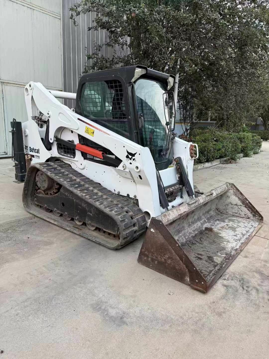 Bobcat T770 skid loader - Image 1
