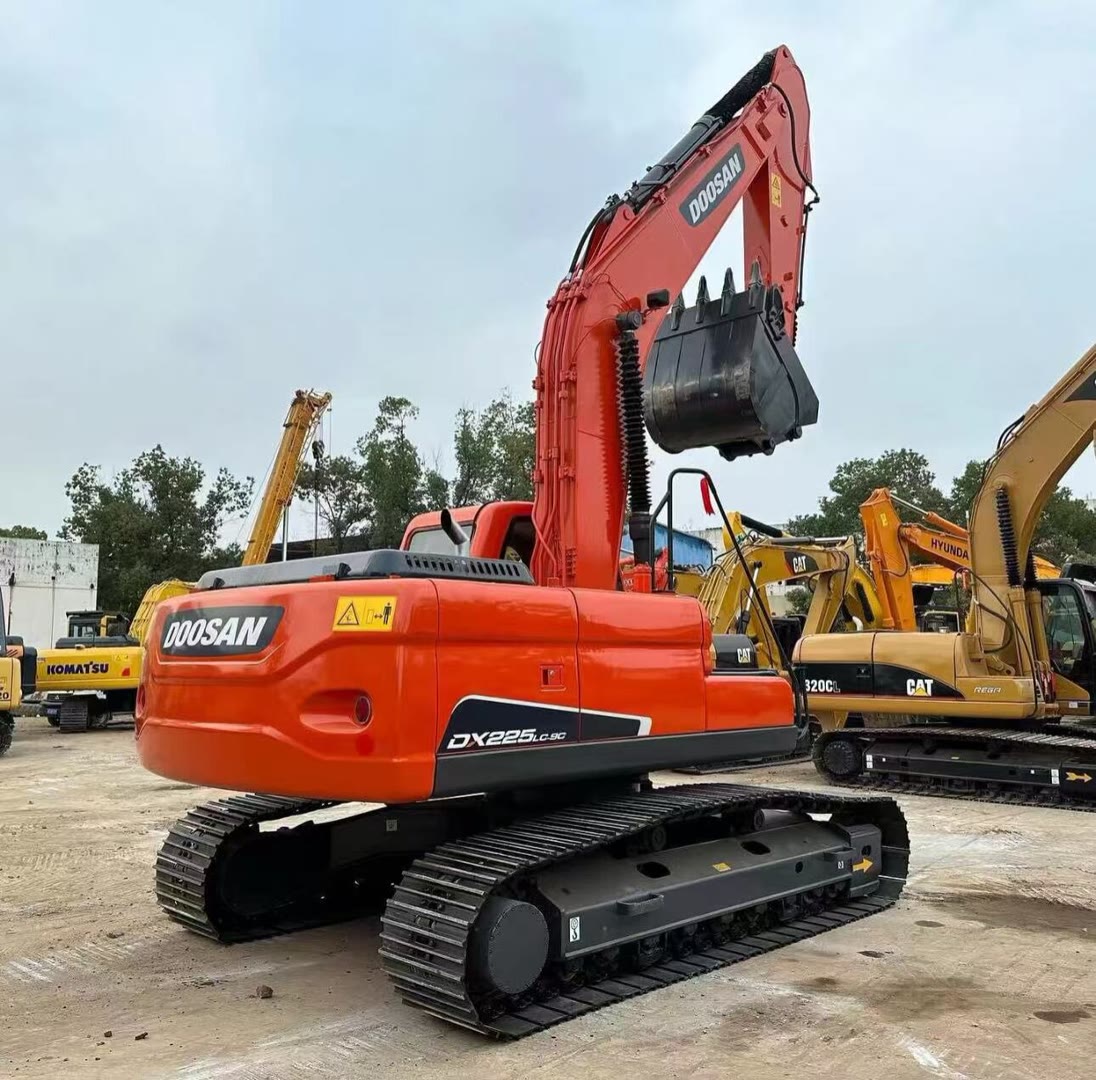 Doosan DX225LC-9C excavator Doosan DX225LC-9C excavator - Image 1