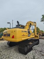 Komatsu PC220 excavator - Image 2