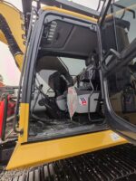 Komatsu PC220 excavator - Image 5