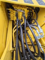 Komatsu PC220 excavator - Image 6