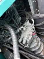 Hitachi ZAXIS 200-5A excavator - Image 2