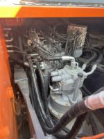 Hitachi ZAXIS 200 excavator - Image 5