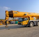 XCMG XCA200 road crane - Image 2